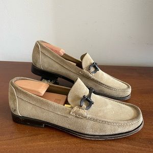 Salvatore Ferragamo Men’s Sz 10 Beige Suede Loafers Dark Buckle
